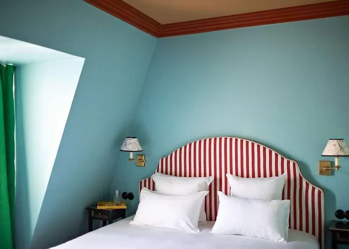 Les Deux Gares Hotel *