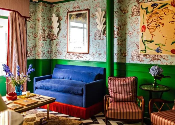 Les Deux Gares Hotel *