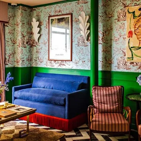 Les Deux Gares Hotel *